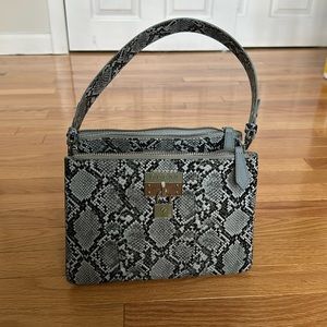 Guess Purse!